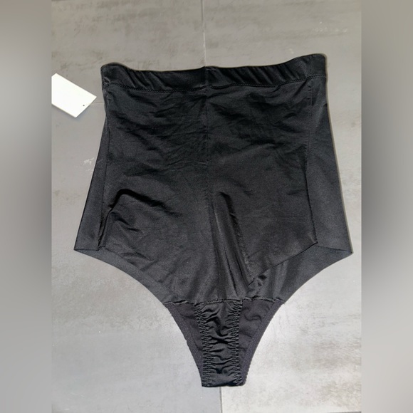 NEW Spanx Suit your fancy high waist thong - Picture 4 of 6